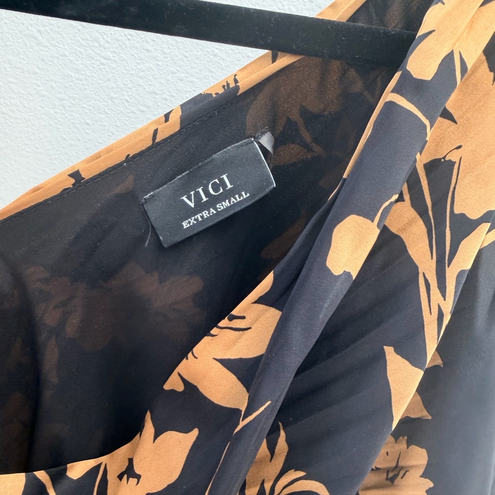Vici Black One-Shoulder Dress with Gold Floral Motif XS - Picture 8 of 10